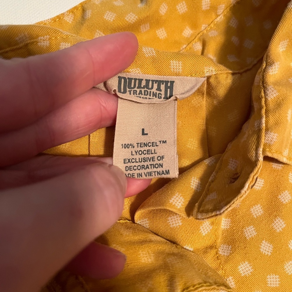 Duluth Trading Co Yellow Polka Dot Short-Sleeve Button-Down Shirt - Picture 6 of 14